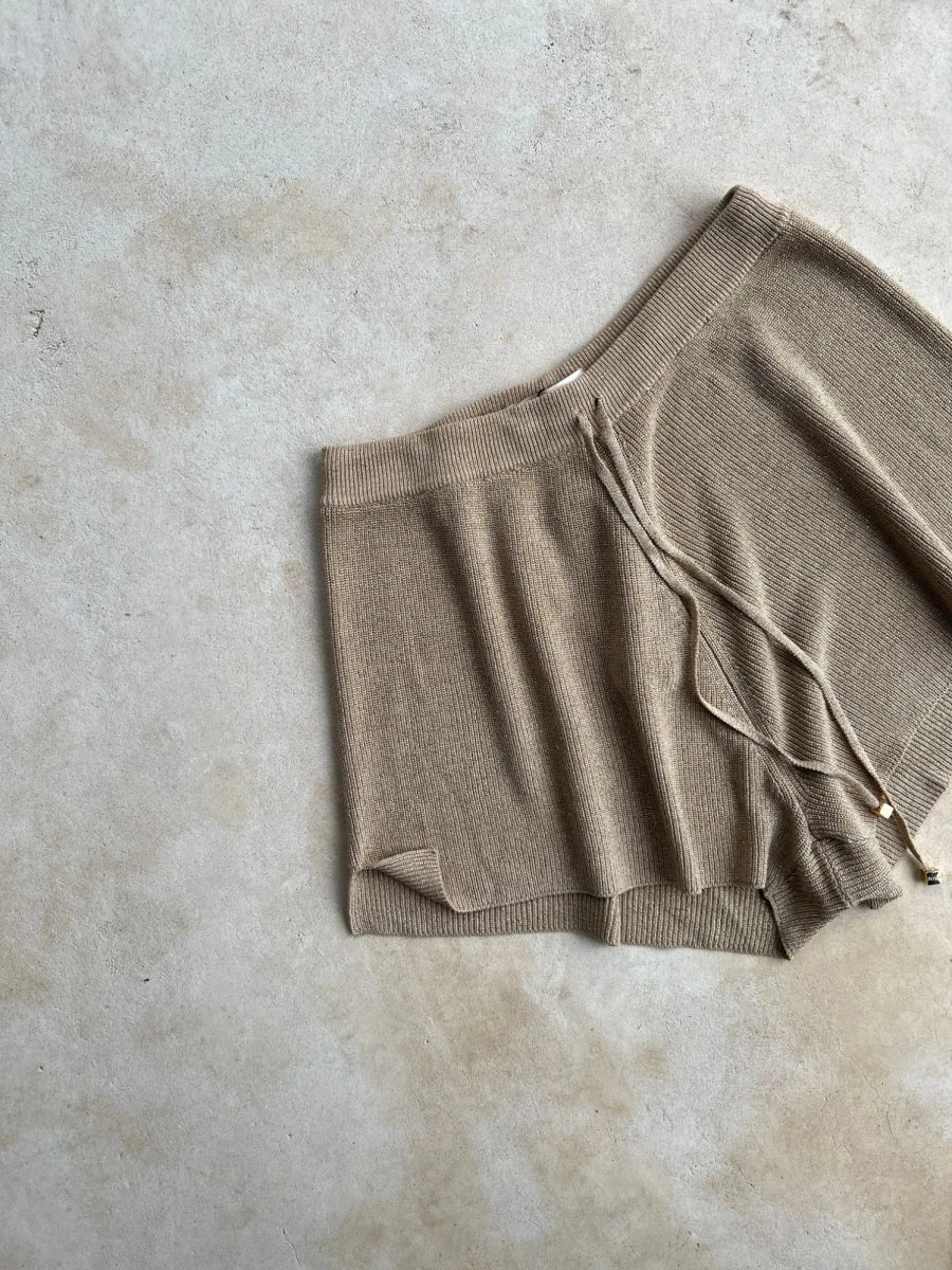 Short Dominica SS25 - Gold